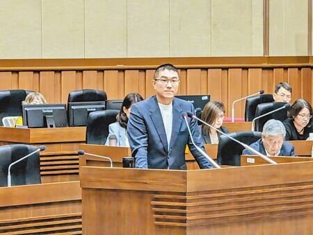 基隆市長謝國樑表示,室內兒童樂園的相關工程都是透過公開招標、評選找到廠商,後續的追加預算也是如此。(張志康攝)