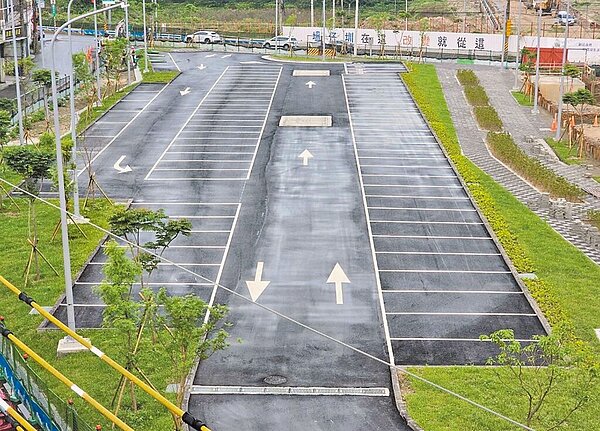 新北市塭仔圳廣停三公共停車場下方設置的地下滯洪池已全面完工等待驗收,但民代建議完善排水系統,才能有效解決積淹水問題。(新北市地政局提供/呂健豪新北傳真)