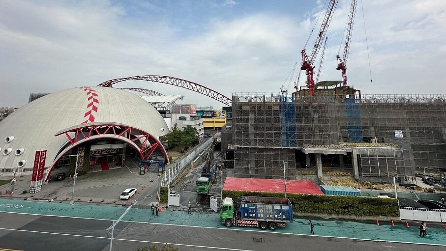 ▼賴正鎰看好台中巨蛋周邊建設，將引進人流與金流。（圖／東森財經新聞張琬聆攝）