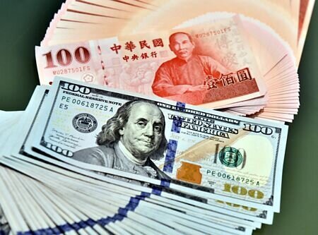 新台幣31日收在32.42元、小升2.1分,終止連二日收黑,5月升值1.22角或0.37%,月線順利中止連四黑,為今年首度月線收紅。圖∕本報資料照片