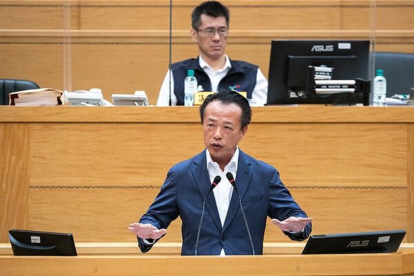 嘉義縣長翁章梁今天在縣議會施政報告。圖／嘉義縣政府提供、廖素慧嘉縣傳真