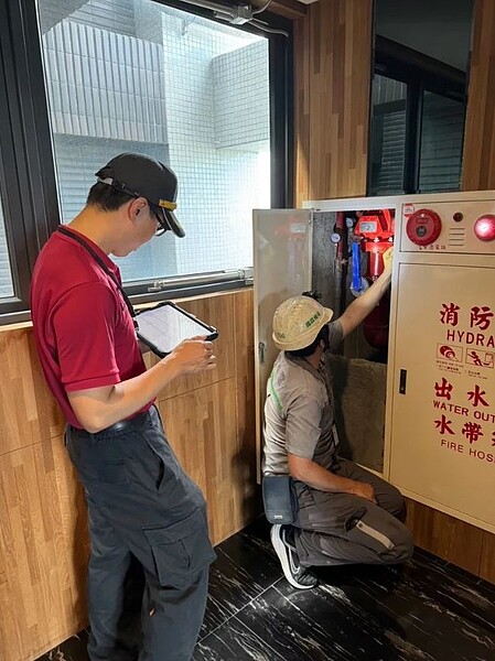 「晴空匯」火警隱憂，桃園市政府責由消防局及建築管理處組跨局處稽查小組，針對全桃283處高樓層集合式住宅實施建築公安及消防安全聯合稽查。圖／桃園市消防局提供