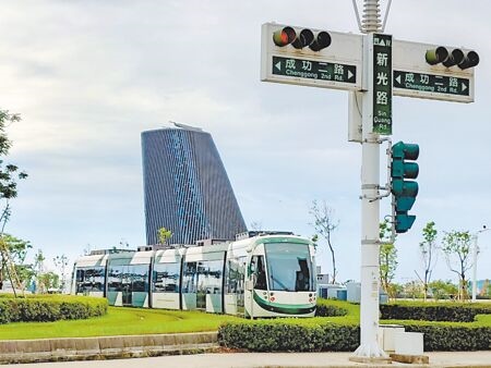 
高捷與江之島電鐵交換塗裝，其中一列輕軌列車將披上異國色彩。（任義宇攝）
