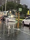 高雄晚間強降雨這條路積水　一張照讓網友大驚…急提醒不妙