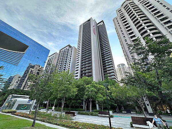 小宅交易佔比太殺 大坪數賣壓大?市場現況揭露! 小宅風潮2023年全台住宅買賣中,45坪以下的的交易佔比逾8成,在此趨勢下,大坪數豪宅市場萎縮。圖/好房網News記者林和謙/攝