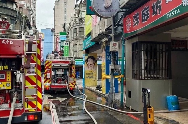 台北市中正區南陽街一間義大利麵店早上傳出爆炸聲響，有3名員工遭燙傷送醫。記者翁至成／翻攝