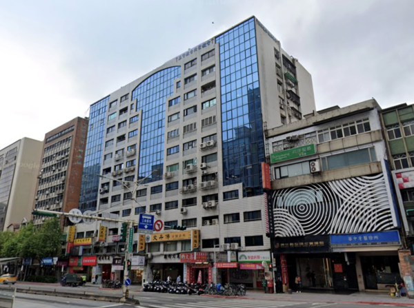 台北市南京東路四段「現代大廈」6樓戶遭法拍，持有人為魏德聖創辦的果子電影。圖／翻攝自GoogleMaps