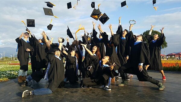 朝陽科大登上2025 QS世界大學排名,校長鄭道明5日表示,朝陽科大打造全台首創一條龍情境式航空教育環境之校園航空城,為國際航空產業人才首選。圖/朝陽科大提供