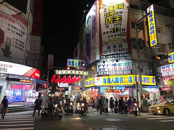 全台知名的台中逢甲夜市,生活機能優異,平均3字頭房價較周邊重劃區、經貿園區實惠不少,拉抬成交量。圖/永慶房產集團提供
