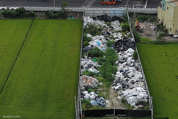 台中市檢警環合作破獲不肖業者承租土地違法再利用產業鏈。圖／台中市政府提供