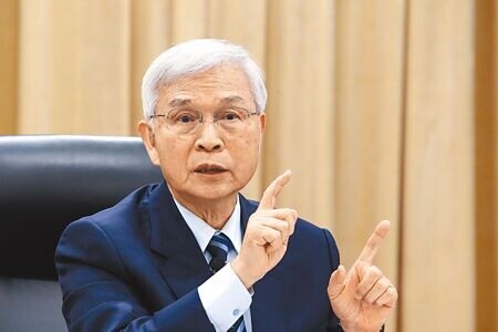 
立委質詢時詢問6月是否再給市場「Surprise」？央行總裁楊金龍表示，「時常Suprise也不好」，被解讀暗示第二季不會再升息。圖∕本報資料照片
