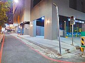 高雄孟子停車場無身障坡道　挨批不友善