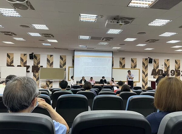 基泰大直損鄰事件,北市府都發局6日代為召開案件協調會。圖/議員陳怡君提供