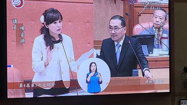 新北市議員陳家琪表示,八里都市計畫沒有把產專區跟住宅區、學區明顯畫分,民眾擔心出入安全,認為市府要重視此問題。記者江婉儀/攝影