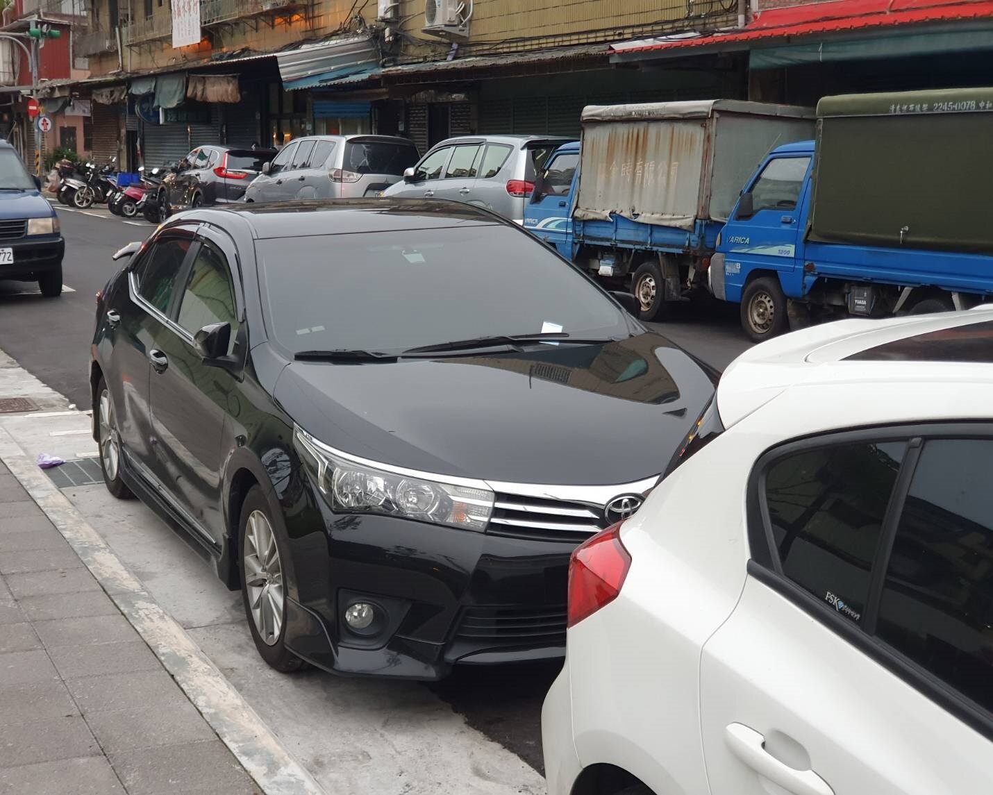 停管處坦言,如果積欠停車費用的車主名下也有車子,或許車輛也年久失修,因此執行還得考量是否符合行政成本。示意圖。記者邱書昱/攝影