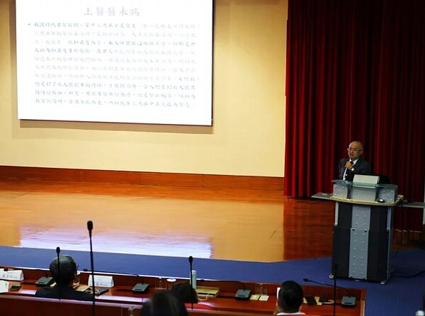 台灣健康促進基金會與嘉大、嘉縣、市府在蘭潭校區,舉辦「生活習慣好,健康沒煩惱」健康宣導。圖/嘉大提供