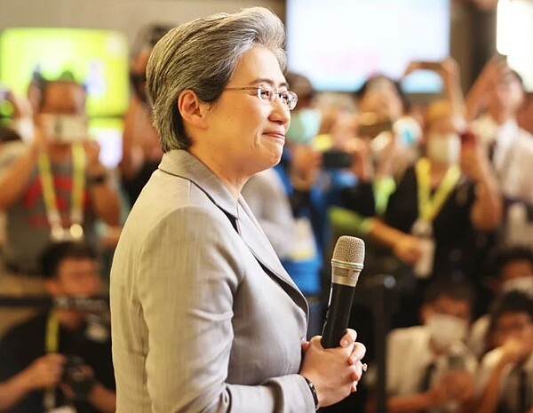 AMD董事長蘇姿丰回台南家鄉演講,她特別臨時撥出時間回答學生問題。劉學聖攝影