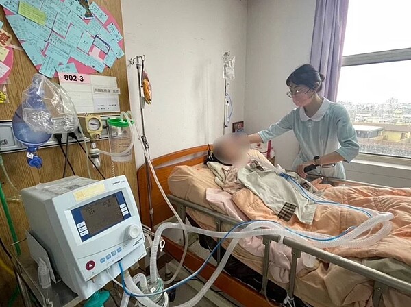 被撞的彰化縣伸港兩姊妹，其中在漢銘基督教醫院治療的姊姊，目前昏迷指數仍是3。資料照片／漢銘基督教醫院提供
