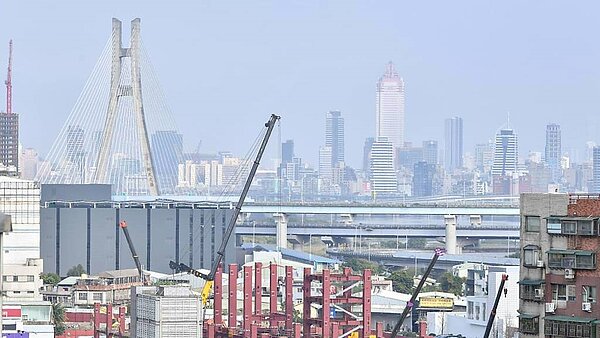 政府積極招商引入民間資金活水，目前促參法的百億元以上大案共有五件。圖／中時報系資料照
