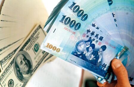 市場對Fed 9月降息期望轉淡,美元指數轉強衝破105,新台幣11日節後開盤恐面臨補貶壓力。圖∕本報資料照片