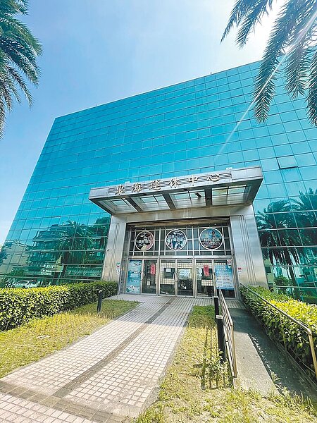 新北市八里「東海運休中心」,目前閒置成蚊子館,議員陳家琪促市府盡快重新規畫。(議員陳家琪提供/陳慰慈新北傳真)