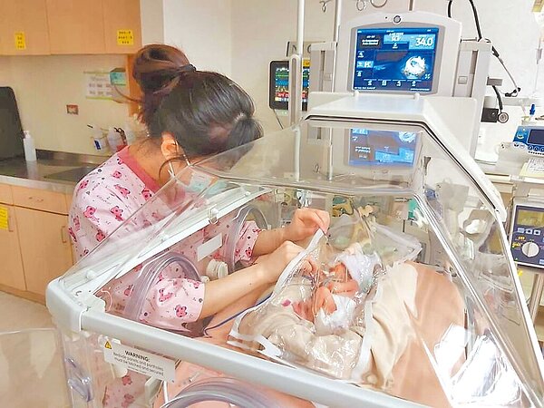 花縣府2020年增加4項照護方案,盼持續降低嬰幼兒死亡率。(門諾醫院提供/羅亦晽花蓮傳真)