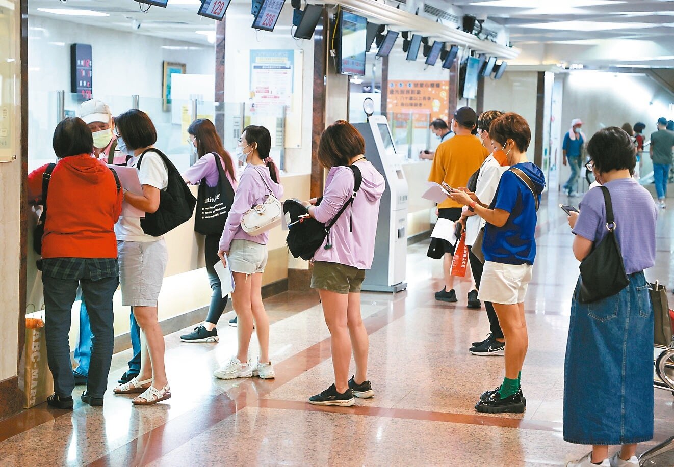 健保署計畫重啟醫學中心、區域醫院門診減量措施,目前已著手規畫。示意圖。記者曾吉松/攝影