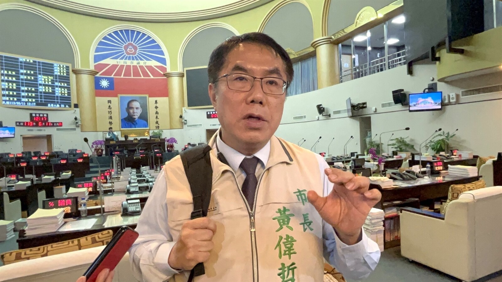 台南轉運站發生隨機攻擊事件，市長黃偉哲要求全面檢視監視器。記者吳淑玲／攝影 