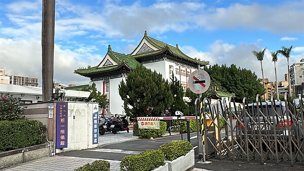 近一甲子歷史的臺北市第一殯儀館，將在13日正式啟動拆除作業；惟據實價登錄網資料顯示，2021年至今，一殯周邊房價已大漲逾一成，惟交易量急凍、較三年前大減逾45%。圖/住商機構提供