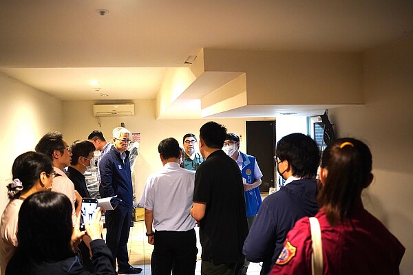 內政部會同新竹縣府工務處、消防局等單位,視察竹北市高樓社區。圖/竹縣府提供