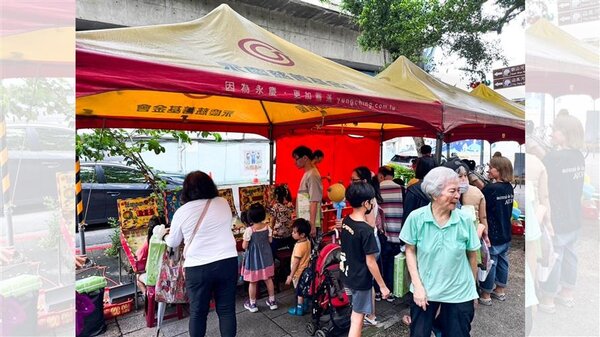 台北市松山區新益里辦公處於6月1日舉辦端午節活動，有多樣親子遊戲攤位，吸引不少小朋友前來遊玩。