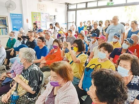 有業者計畫於油羅溪畔既有砂石場增設事業廢棄物回收製程項目,但因位處水質水源保護區內以及距離地方簡易自來水取水口很近,遭到地方居民反對。(邱立雅攝)