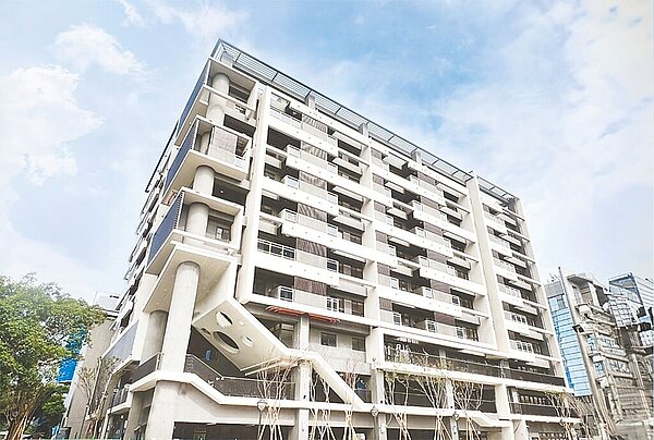 台北市內湖區舊宗社會住宅、萬華區青年社會住宅2區、文山區和興水岸社會住宅、信義區廣慈社會住宅3區等4處社宅,將舉辦社宅聯合招租,預計釋出961戶。圖為舊宗社宅外觀。(台北市都發局提供/黃敬文台北傳真)