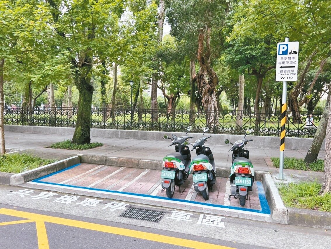 台北市交通局首創「共享機車專用停車格」，盼能減少自有運具使用、提高民眾借還車便利性與改善停車秩序。記者林佳彣／攝影 