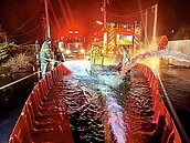 特斯拉起火事故　圍水池降溫才撲滅