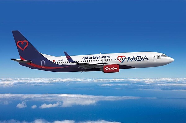 土耳其MGA航空6日一架波音客機起飛前空調故障,大批乘客被困攝氏52度高溫機艙。官網