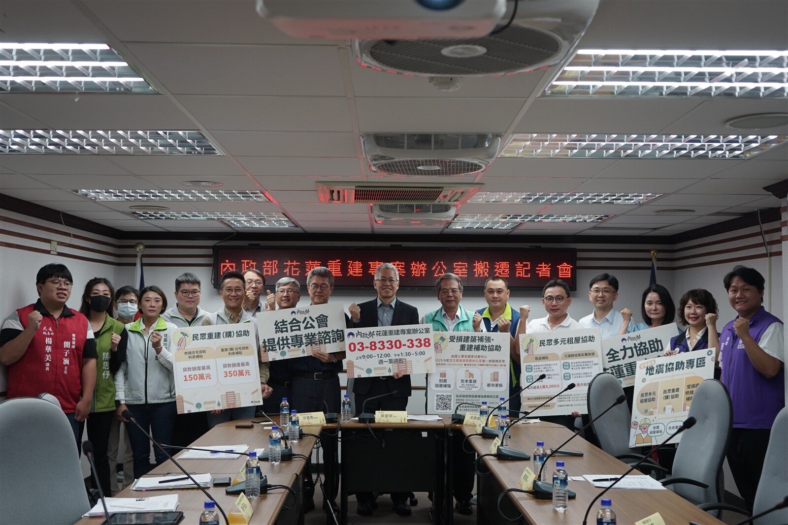 內政部協助花蓮震災戶重建設置專案辦公室，近日遷至行政院東辦，次長吳堂安今天到場視察，歡迎民眾就近諮詢。記者王燕華／攝影 