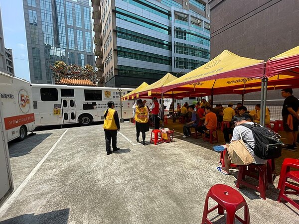 洲子福德廟舉辦捐血活動。（圖／大直內科樂生活Ｘ有你有我）