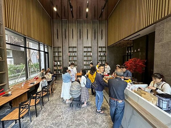 新海城社區住戶踴躍參與咖啡節活動。（圖／土城樂生活Ｘ有你有我）