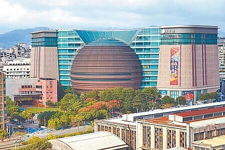 台北市議會「京華城容積違失案專案調查小組」14日召開第8次會議。圖為京華城。(本報資料照片)