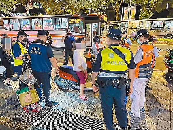 暑假即將來臨，新北市環保局14日於「基北北桃環保交流合作平台」與基隆、台北及桃園，宣布7至9月加強攔查取締噪音車。圖／新北市環保局提供