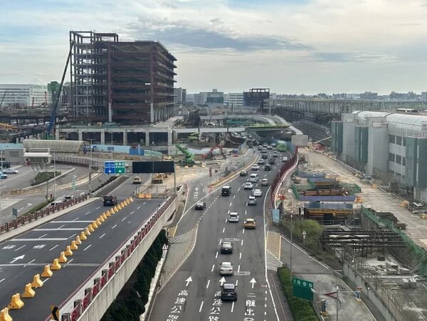 優化機場聯外交通動線，航站北路第二階段改道預計7月中旬開通。圖／機場公司提供