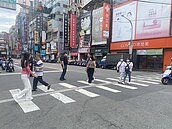 行人違規事故增　桃警加強取締