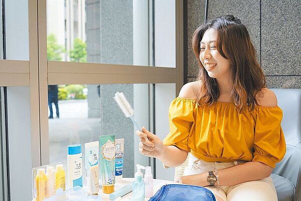 2025年起若旅宿業者仍提供一次性旅宿用品,將開罰6000元,新北市環保局鼓勵民眾自備。(新北市環保局提供/陳慰慈新北傳真)