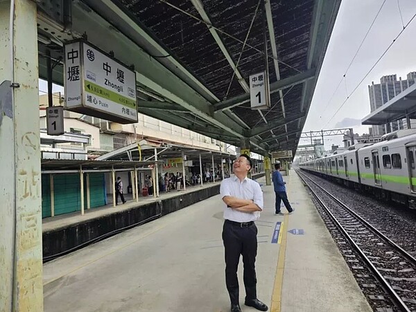 桃園副市長蘇俊賓逆風替中壢車站平反，稱它是CP最高的車站。圖／翻攝自蘇俊賓臉書