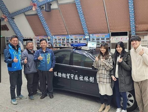 中大地球科學院大氣系與觀音社區守望相助隊結合，車輛裝收集空汙的設備，強化監督空氣品質的機動力。圖／市議員吳進昌提供