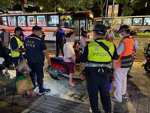 新北市自7月起加強噪音車攔查取締,經統計告發裁處前3名為板橋、坪林、淡水。圖/新北環保局提供