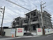 嘉縣東石鄉海埔地出現每戶千萬小豪宅　鄉民批：房價過熱