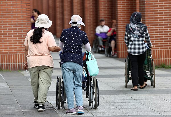 國人的家庭照顧現況,高度仰賴外籍看護工。聯合報系資料照