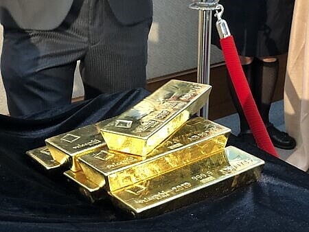 瑞銀大幅上調對金價的展望,將今年的平均預測和年終預測目標價,分別至2,365美元及2,600美元,並預期在未來兩年突破2,800美元。圖∕本報資料照片